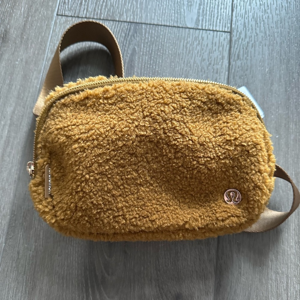 lululemon athletica Brown Sherpa Everywhere Belt Bag 1L